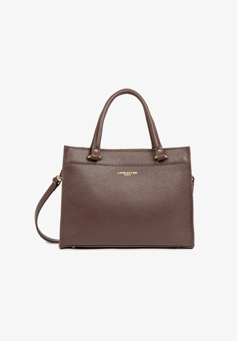 Borsa in pelle marrone a forma di ciottolo con doppi manici e una tracolla removibile. Presenta un logo dorato nella parte superiore e una superficie texturizzata.