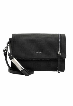 Sac à bandoulière noir perforé avec rabat, fermeture éclair argentée, bandoulière amovible et détail logo en métal sur le devant.