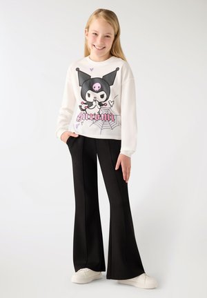 Terranova, T-SHIRT A MANICHE LUNGHE CON STAMPA KUROMI® - Maglietta a manica lunga - bianco lana