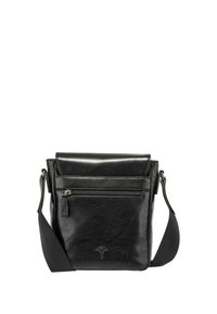 Černá kožená crossbody taška s překlopným víkem, zipovou přední kapsou a nastavitelným popruhem. Hladká textura a minimalistický design.