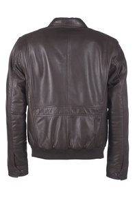 Brun læderjakke med en glat overflade, ribbet kant og manchetter, vandrette sømme over ryggen og et klassisk kravedesign.