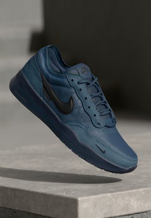 PS8 UNISEX - Sportbačiai - squadron blue/black
