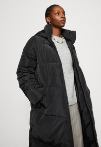 Vero Moda VMHALSEY BOO - Zimski plašč - black