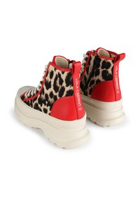 LOLA CASADEMUNT Botines con plataforma - red
