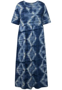 Maxiklänning med rund hals och korta ärmar. Tillverkad av mjukt tyg, den har ett blått och vitt tie-dye mönster med en svängig silhuett.
