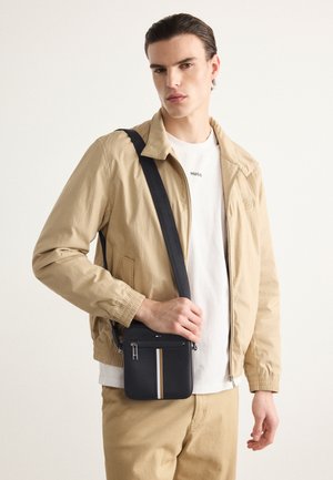 RAY ZIP - Skulderveske - black