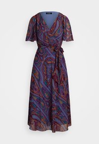 Robe portefeuille mauve à motifs paisley, avec de courtes manches flottantes, un décolleté en V et une ceinture à nouer à la taille. Tissu léger et fluide avec des motifs complexes.
