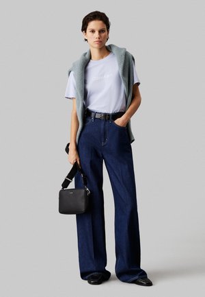 MUST SMALL CAMERA BAG - Taška cez plece - black