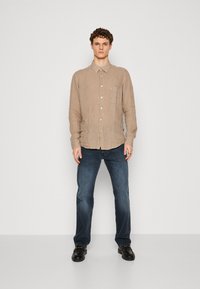 BOSS RELEGANT 6 - Camisa - open brown