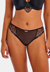 Zwart lingerie set met een doorschijnend mesh ontwerp en kantafwerking. De slip heeft een bloemenpatroon en decoratieve hardware.