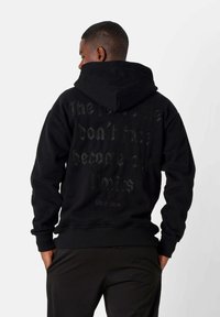 Unselected, black