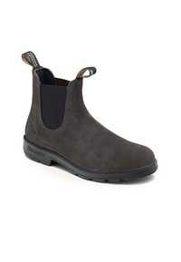Stivaletto alla caviglia in suede grigio scuro con pannelli laterali elasticizzati, linguette per calzata e una resistente suola in gomma progettata per comfort e stabilità.