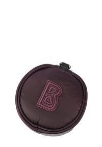 Borsa tonda viola realizzata in tessuto testurizzato, con una cerniera nera e un logo "B" in rilievo di colore viola scuro sul fronte.
