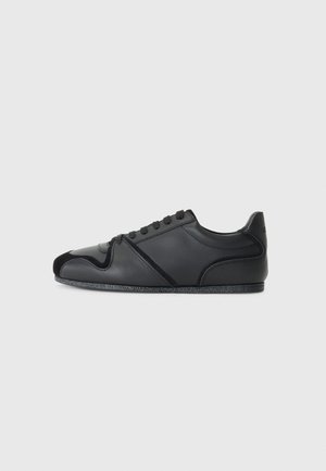 MOSCHINO Matalavartiset tennarit - nero