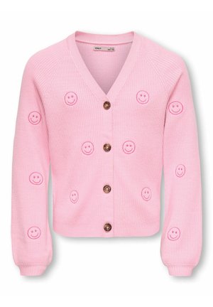 Rosa ribbestrikket cardigan med lange ermer, brune knapper foran, og broderte rosa smilefjes spredt på front og ermer.