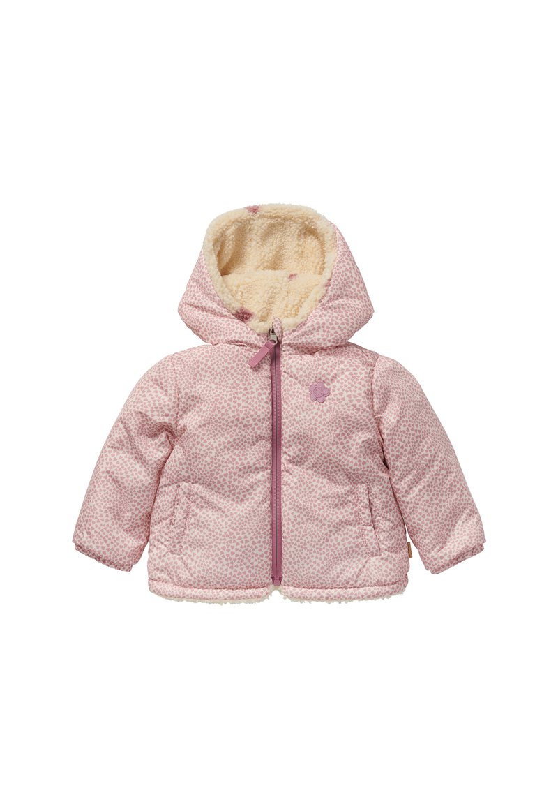 Kinderjacke in Pink mit Kapuze, herzförmigem Muster, Frontreißverschluss, zwei Taschen und cremefarbiger Fleece-Fütterung innen in der Kapuze und der Jacke.