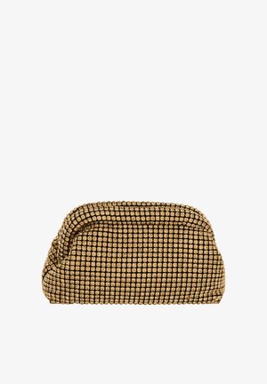 Metallinen kultainen ja musta clutch-laukku, jossa on teksturoitu ruudukkomuotoilu, pyöreä muoto ja ylävetoketjukiinnitys. Materiaali näyttää nahalta.