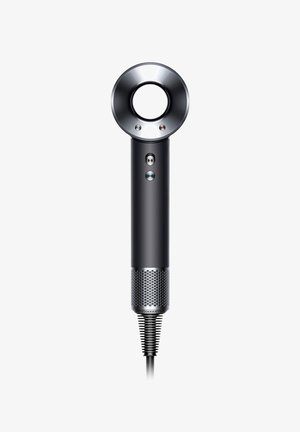 Haartrockner mit einem runden Düsenaufsatz, mattschwarzem Gehäuse, strukturiertem silbernem Griff, Tasten auf der Vorderseite und einem gekringelten Stromkabel.