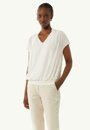 comma, MIT SMOK-DETAIL - Blouse - weiß