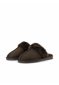 Brune suede slippers med en blød, fluffy, mørkebrun pelskant. Slip-on design med en flad sort gummisål og rund tåform.