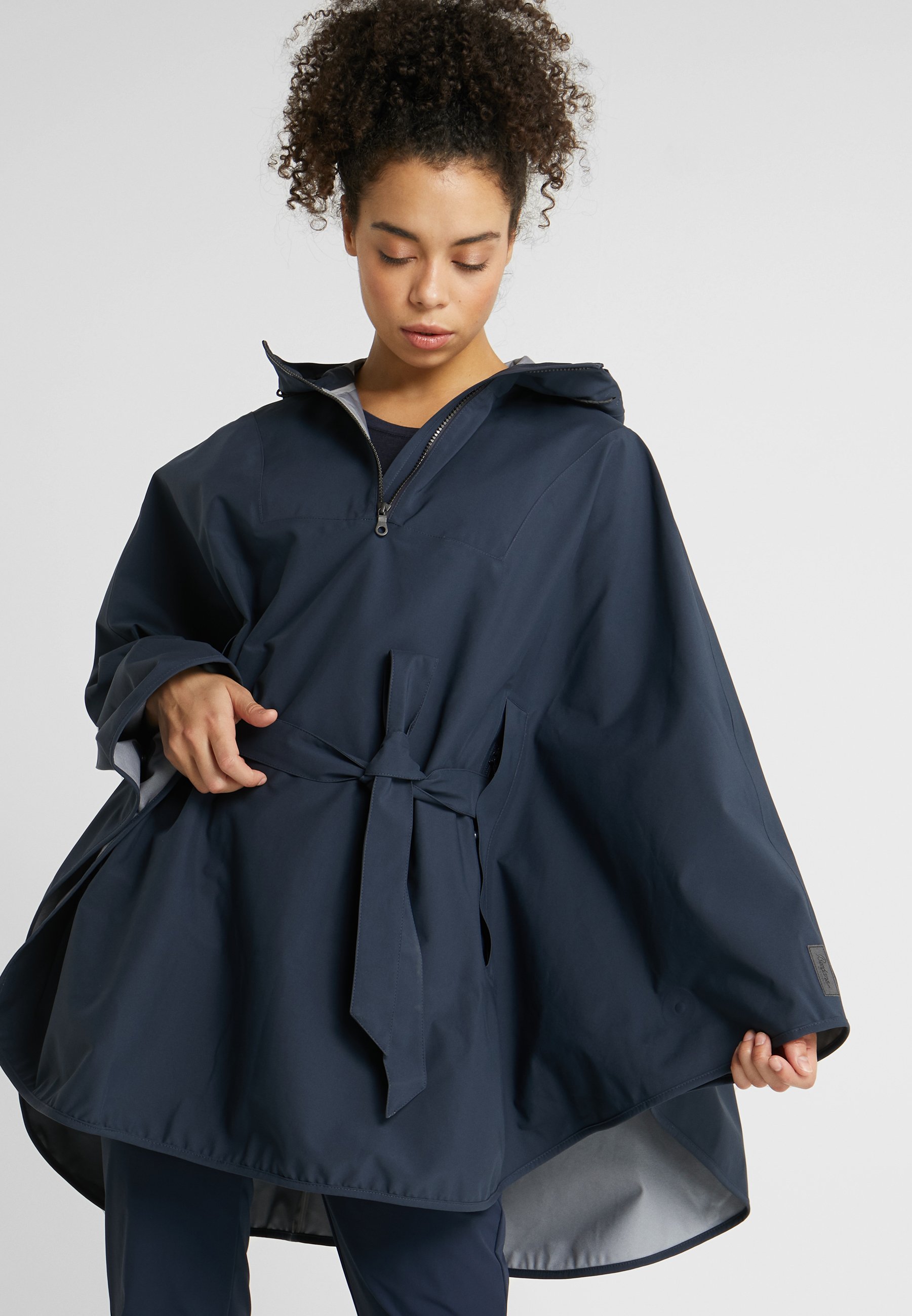 Bergans OSLO PONCHO Hardshell jacket dark navymørkeblå Kostymer fra Mango: Nå opp til −45% | Stylight