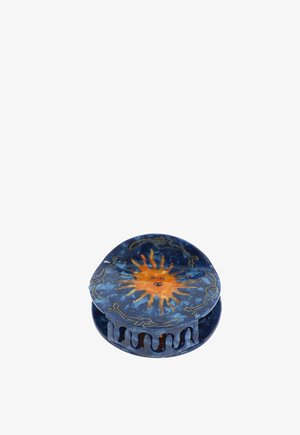 Blue-patterned hair clip featuring an orange sun design in the center, with a glossy finish and a wavy, layered structure.