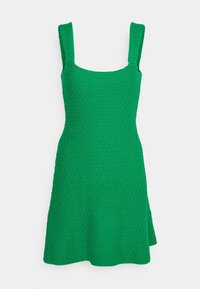 Abito verde a maglia con scollatura quadrata, spalline spesse e gonna a ruota. Il tessuto testurizzato presenta un motivo a diamante su tutta la superficie.