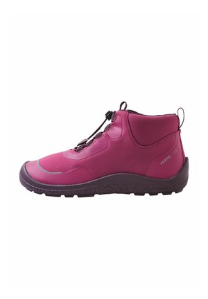 Stivali da trekking impermeabili rosa con suola in gomma flessibile, punta arrotondata e tacco rialzato. Dotati di un sistema di allacciatura con toggle e suola testurizzata.