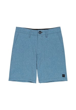 Pantaloni shorts azzurri chiari in tessuto testurizzato, con chiusura a bottone, due tasche frontali e una piccola etichetta nera in basso a sinistra.