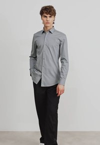 HUGO JENNO - Vapaa-ajan kauluspaita - medium grey