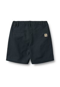 Pantaloncini blu scuro con taglio dritto, vita elastica e due tasche posteriori. Presentano una piccola toppa con logo sulla tasca posteriore destra.