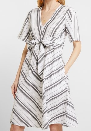 Anna Field by Zalando Robe de jour - white