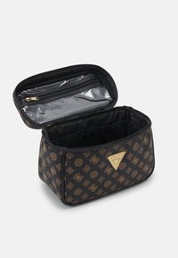 Guess WILDER TOILETRY TRAIN CASE - Estojo - brown