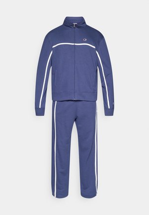 Tumesinine dressipluus pehmest kangast, millel on lukuga jakk valgete triipudega ja sobivad püksid külgtriipudega, disainitud mugavuseks.