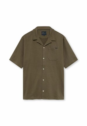 Kortærmet olivengrøn ribbet skjorte med krave, knapper foran og en brystlomme på hvid baggrund.