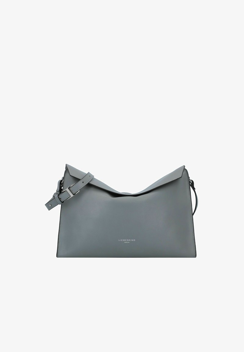 Borsa a tracolla in pelle grigia con design a pieghe, tracolla regolabile e logo in rilievo sulla parte anteriore. Texture liscia con linee pulite.