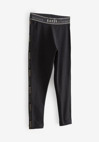 Fekete leggings, texturált derékpánttal, amelyen kontrasztos arany felirat található. Az oldalsó csíkok a 'BAKER' márkanevet fémes nyomtatással jelenítik meg.