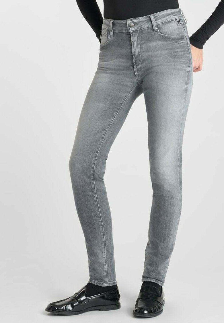 Jeans skinny taille haute gris en denim, avec une texture lisse, un design à cinq poches et une finition légèrement délavée.