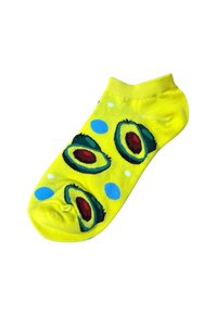 Gelbe Knöchelsocke mit grünen Avocado-Mustern und roten Akzenten, verziert mit blauen Punkten. Hergestellt aus Baumwolle mit einer weichen Textur.