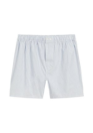 Boxer bianchi con sottili righe verticali blu e vita elastica con due bottoni bianchi sul davanti.