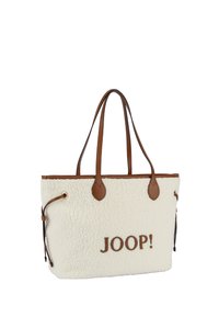 Torba tote z białym, teksturowanym futrem syntetycznym, brązowymi skórzanymi akcentami, dwiema długimi rączkami oraz wyrazistym logo "JOOP!" z przodu.