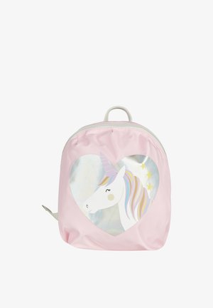 Rosa Rucksack mit einer glatten, glänzenden Textur zeigt ein Einhornmotiv in einem Herzen. Der Rucksack hat eine runde Form und einen oberen Griff.