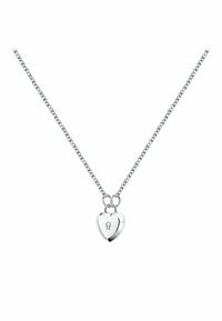 Pendente a forma di cuore in argento su una collana a catena texturizzata. Il pendente presenta un piccolo dettaglio di serratura, con una finitura lucida.