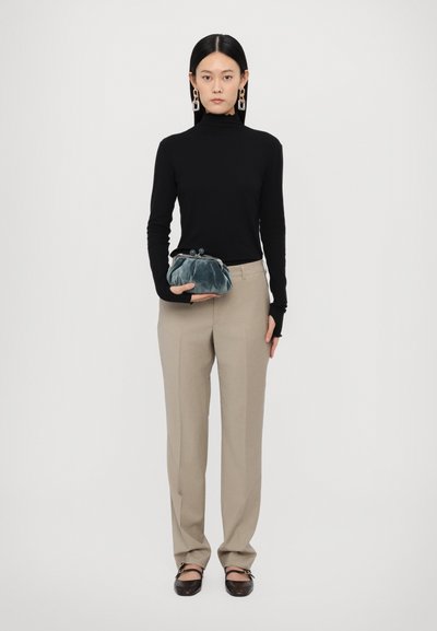 WEEKEND MaxMara VESPA - Olkalaukku - pastel green