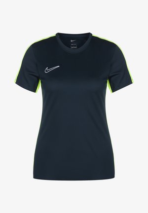 T-shirt de sport Nike Dri-FIT en bleu marine foncé avec des accents vert fluo sur les épaules. Manches courtes, col ras du cou, tissu doux, arborant un logo blanc.