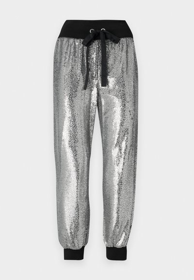 Zilveren sequined jogger broek met een zwarte elastische tailleband, koordjes en zwarte boorden bij de enkels voor een tapered fit.