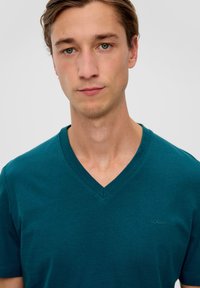 s.Oliver Basic T-shirt - petrol