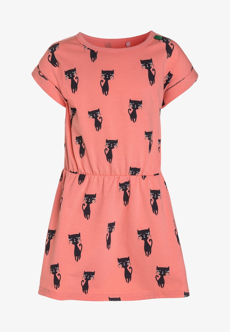 Vestido de algodón rosa con mangas cortas, que presenta un patrón de pequeños gatos negros. Cintura elástica, escote redondeado y textura suave.