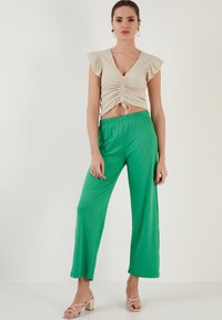 LELA REGULAR FIT - Hlače - benetton color