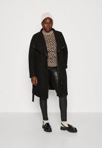 Vero Moda Curve VMWATERFALL POP COAT - Klassisk kåpe / frakk - black